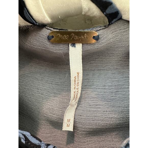 FREE PEOPLE | Boho Blue Floral Peasant Open Front Blouse Top | Medium - Picture 5 of 6